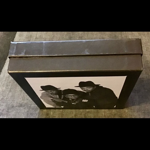 RUN DMC 4 pair Mens Crew Socks Keepsake Box Hip Hop Rap Music NWT Size 10-13 - Picture 2 of 6